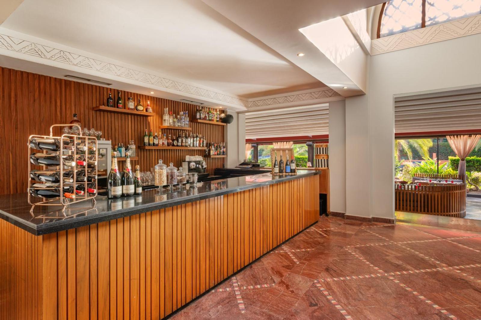 Hivernage Hotel & Spa Marrákes Kültér fotó The bar at the lobby